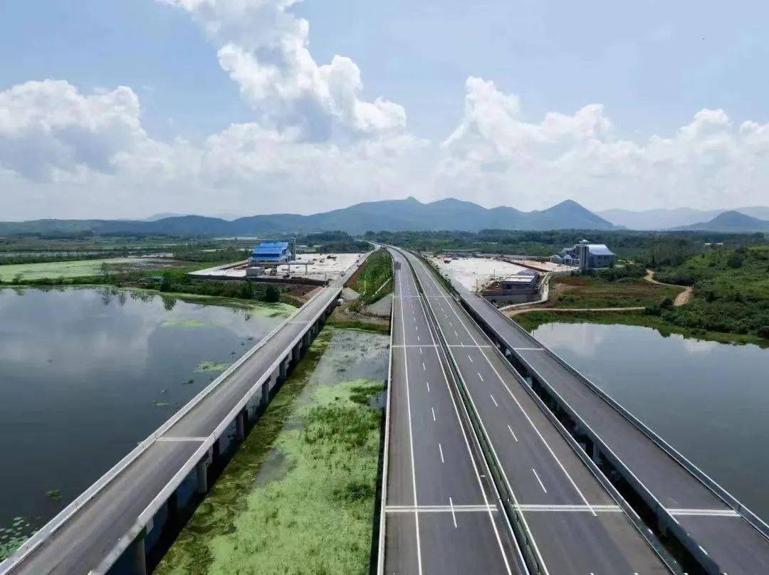 加强了大广,杭瑞,蕲嘉等区域高速公路之间的联接和转换.