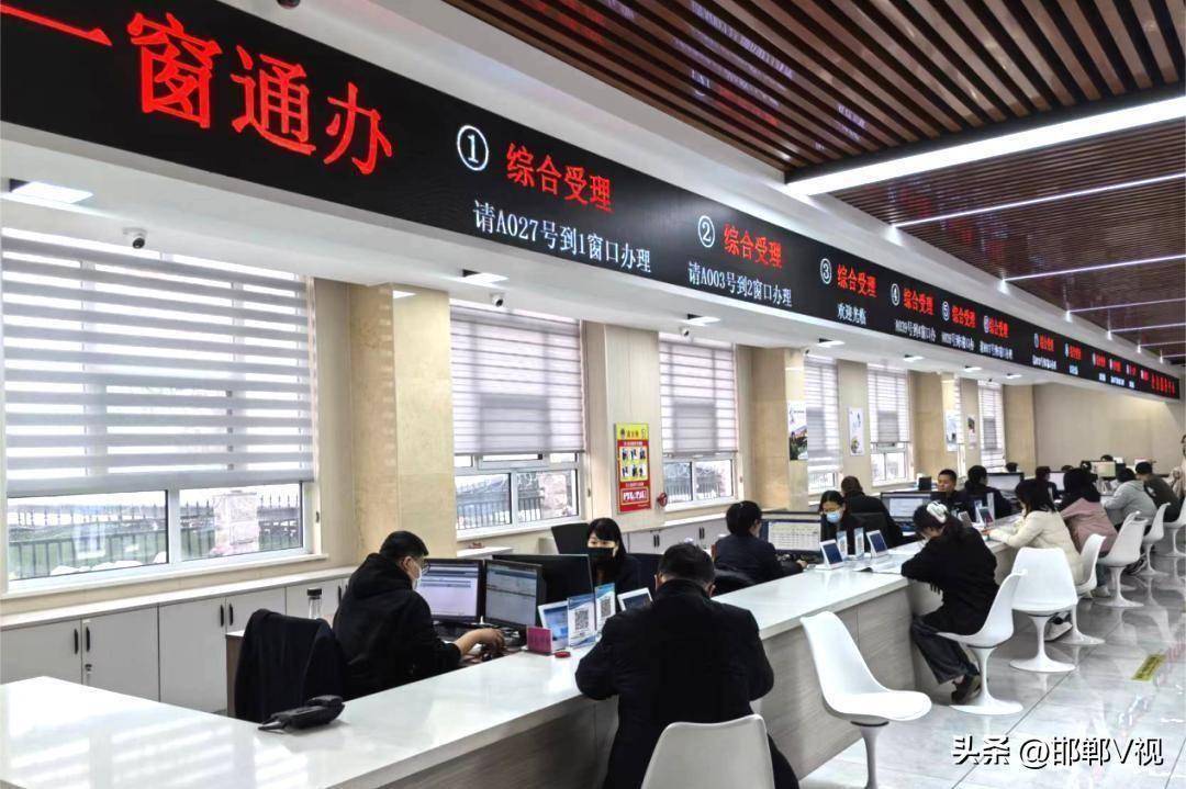 建设崭新局面 | 峰峰:"一窗通办"提升便民服务新高度_办事_群众_政务