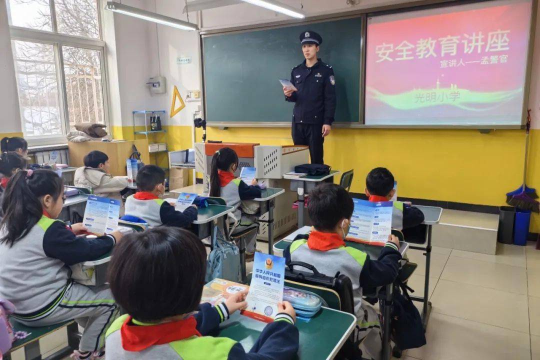 春风十里 护你"飞驰"新学期_校园_河北_机制