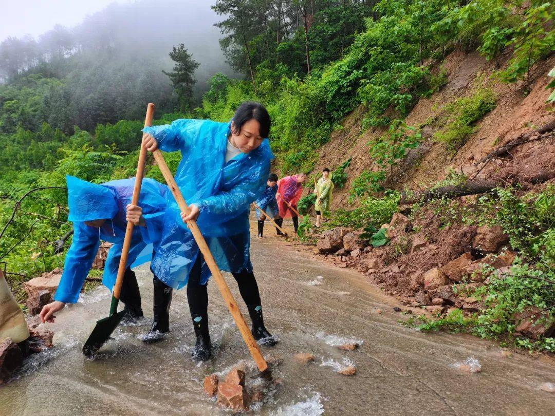 【人大代表风采】李华婷:立足岗位履职尽责 真抓实干倾情为民_普益乡