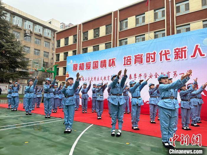 兰州上好开学安全课 退休教师寄语舒缓压力关注身心健