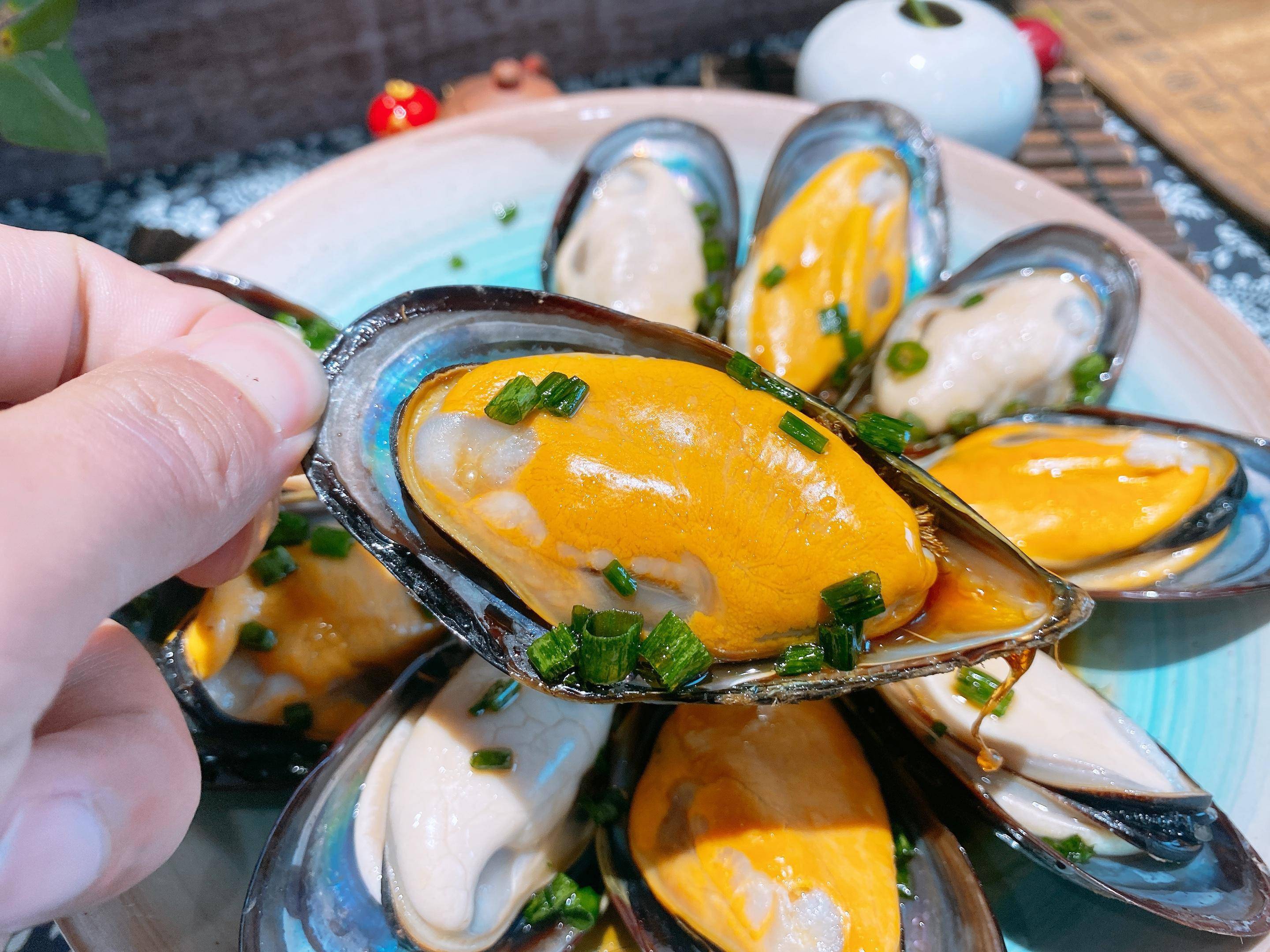 海虹也叫贻贝,有些地方也叫"淡菜",之所以叫这个名字,那是因为人们会