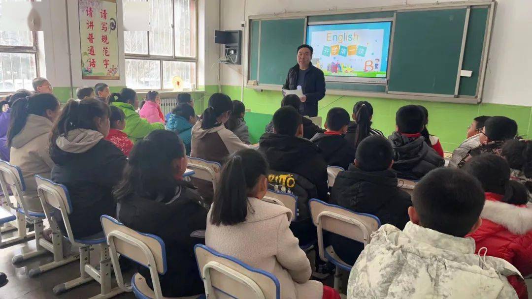 华亭市实验小学围绕安全和心理健康开展了丰富多彩的开学教育,帮助