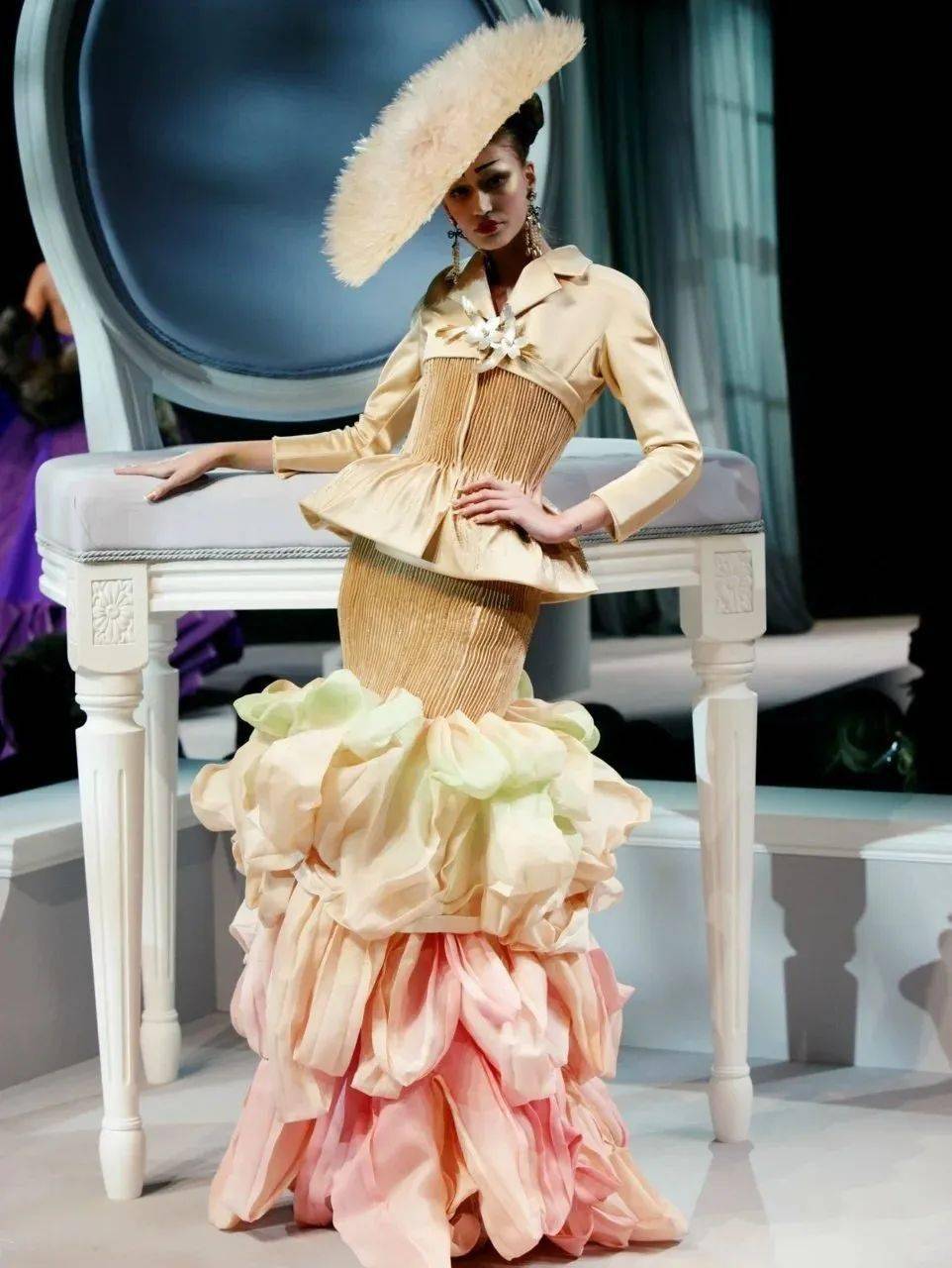 2024最伟大的秀场,非传奇设计师"海盗爷"莫属!_john_dior_maison