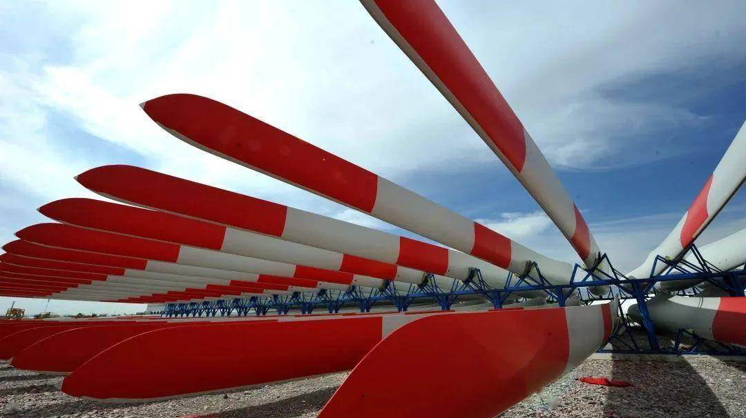 车览玉门新城区风貌;了解"铁人精神"引领下玉门的转型与发展;在边塞诗