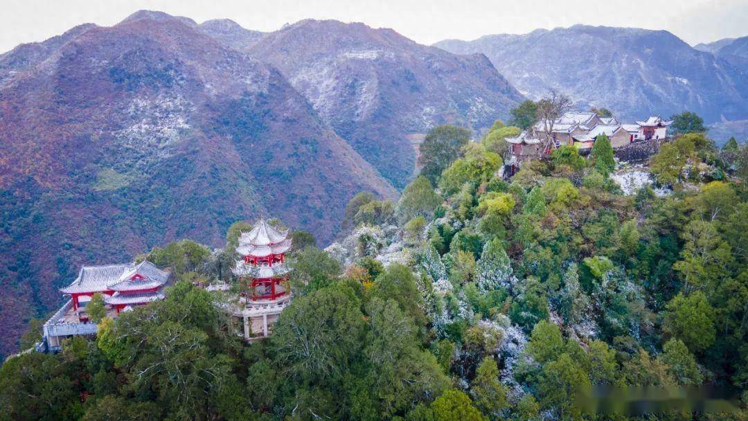 我们可以来到堰口镇,在春日的阳光下,登上午子山山顶,极目远眺,美丽春