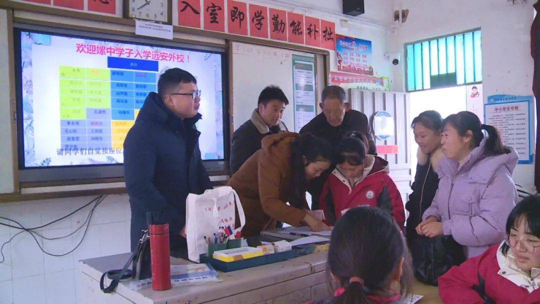 据了解,嫘祖中学合并到外校后,学生增加了276人.