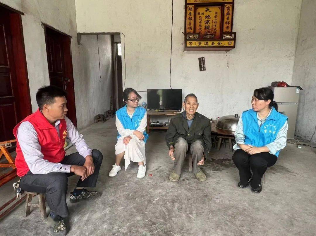 【人大代表风采】李华婷:立足岗位履职尽责 真抓实干倾情为民_普益乡