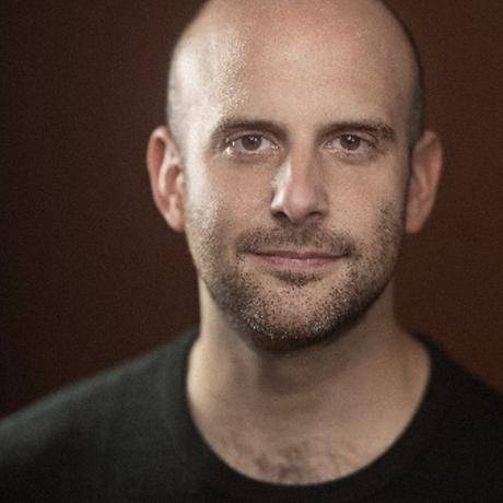 替补罗伯特·赖斯群体演员 兼 罗尔夫 替补杰森·平塔群体演员/冯·施