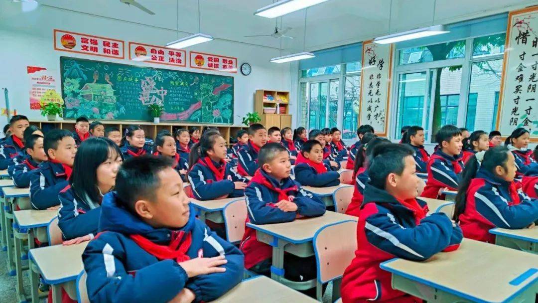 直击"热辣滚烫"的一天→_新都区_教育_中小学