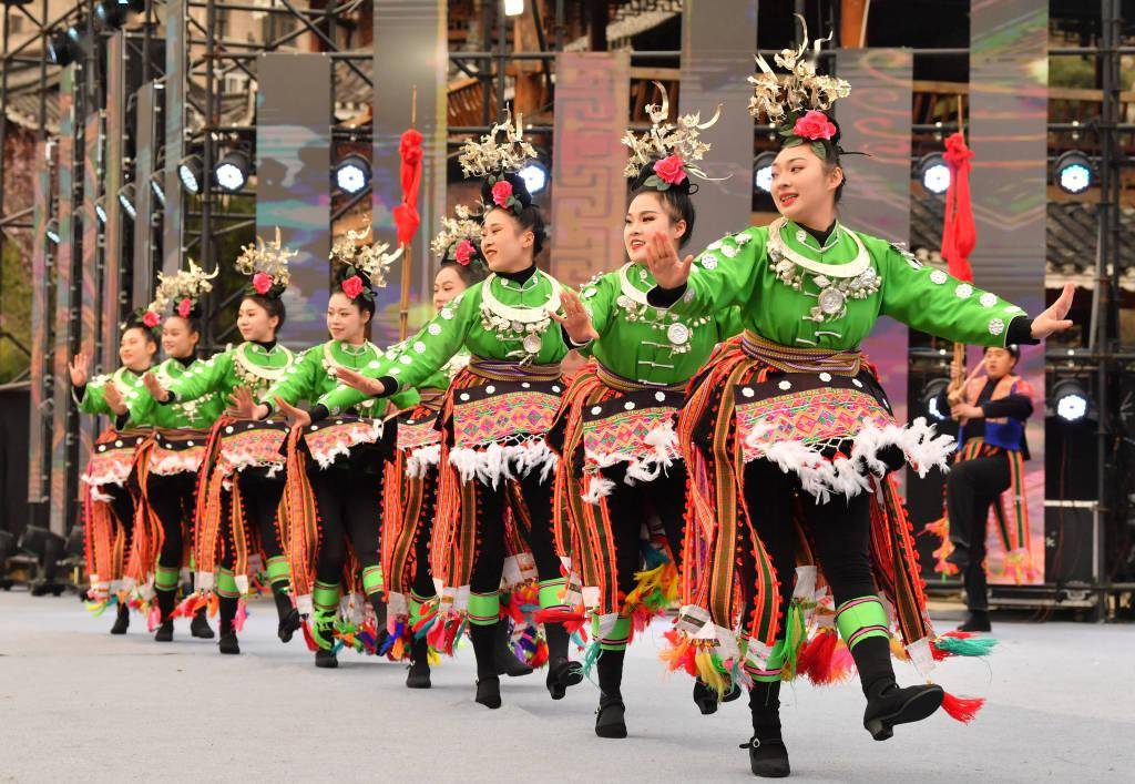 贵州黔东南州:甘囊香芦笙节热闹红火 苗族同胞载歌载舞迎新春