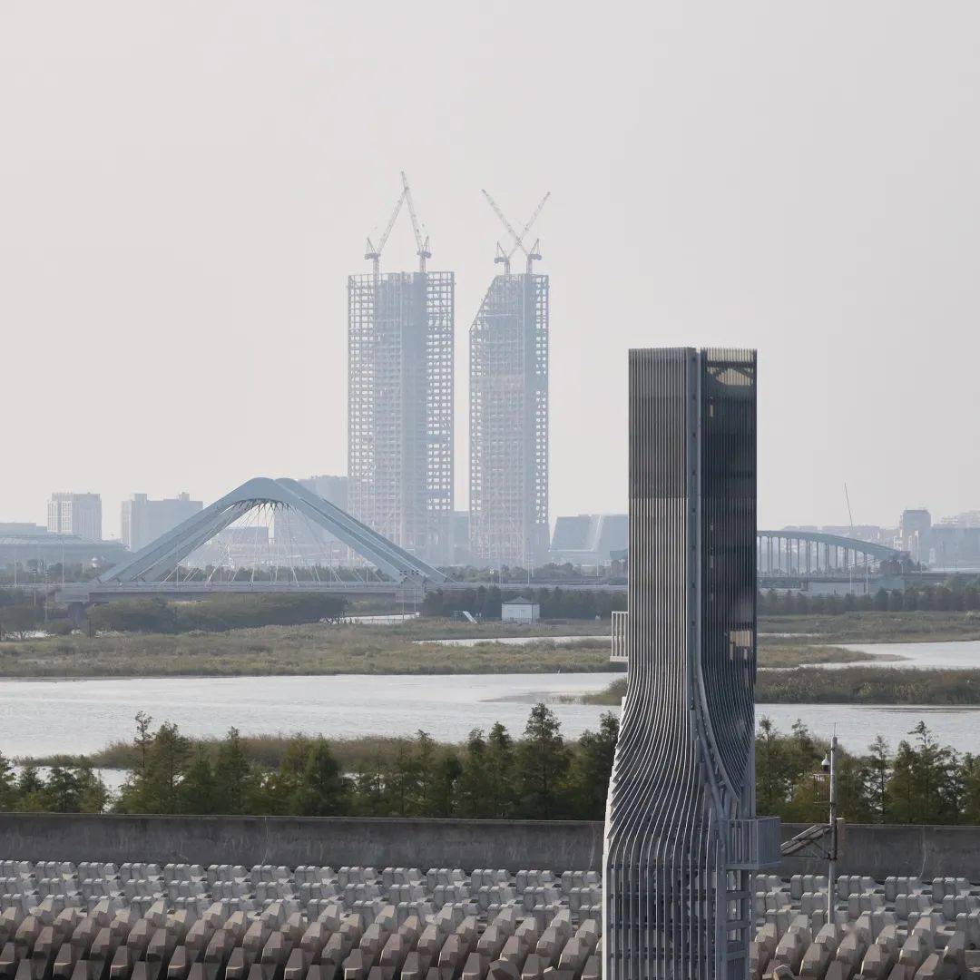 新作| 扭转塔和螺旋站——上海海上的生态基础设施 / hcch合尘建筑