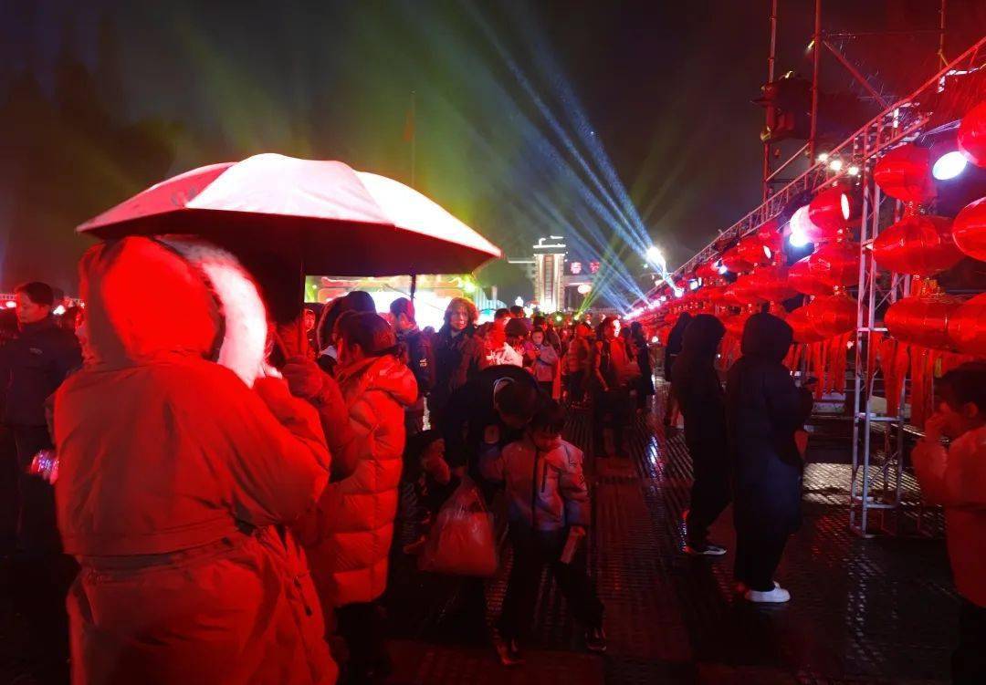 安顺金钟广场2024元宵节系列活动吸引广大市民参与_孩子_舞台