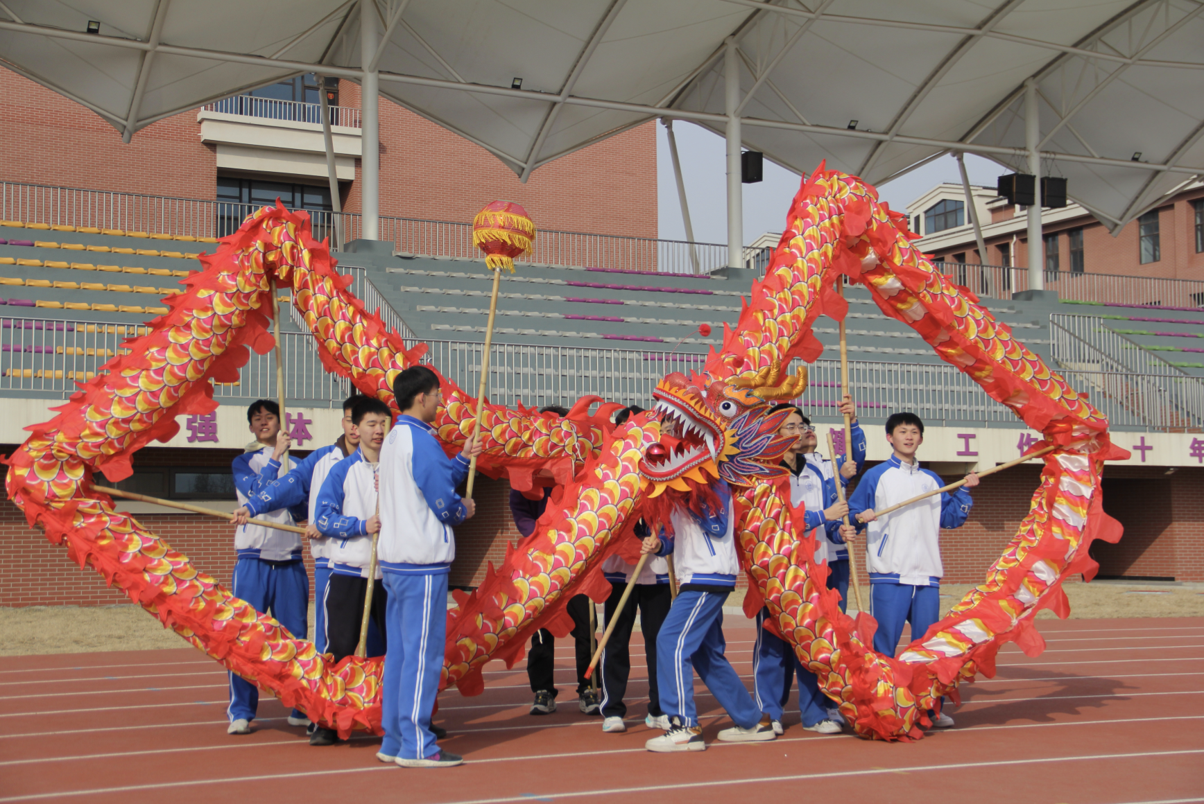 巧取龙珠,舞龙送祝福,北京中小学校开学典礼融入"龙"文化_同学_清昌