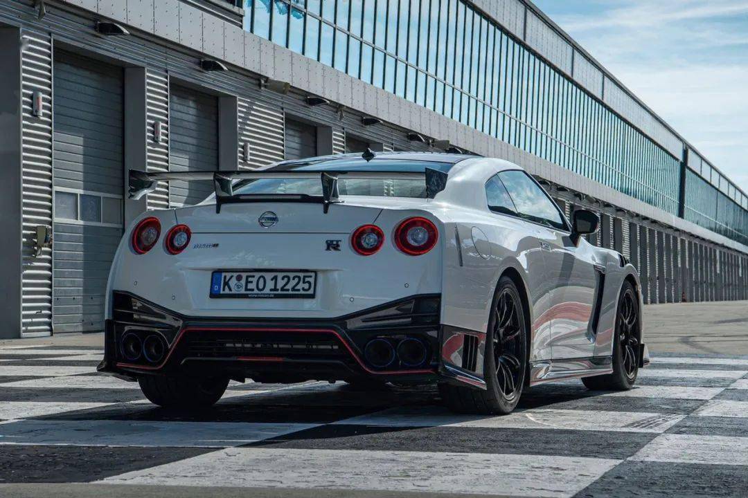 你大爷就是你大爷,autoart gtr r35 nismo 2022模型试玩_nismo_独立