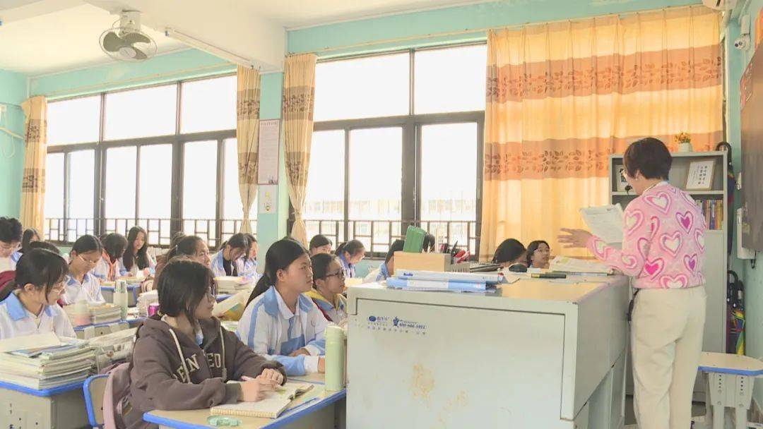 看开学季潮南学子龙年新气象_工作_校园_进行