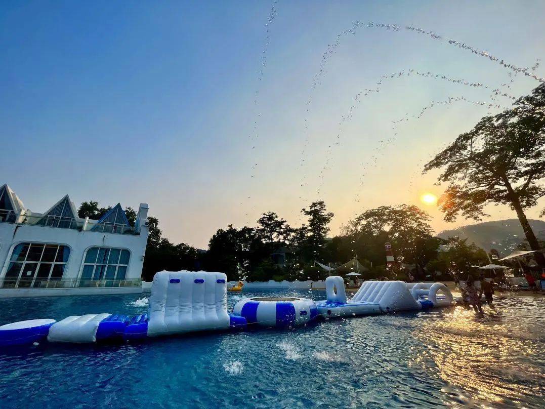 适合一家大小来玩水2000㎡人工海浪池,儿童戏水乐园,标准泳池等大人