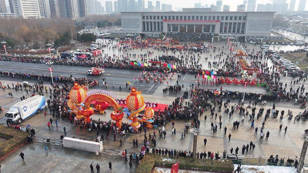 现场10万人!愚公故里欢天喜地闹元宵_文化_表演_游客