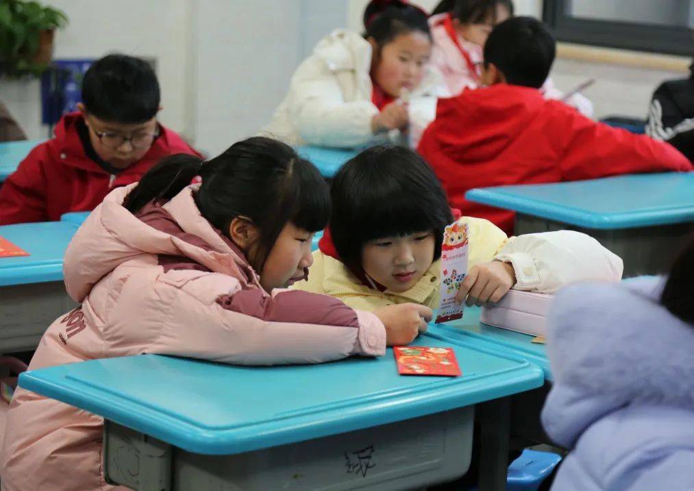 龙行龘龘启新篇,前程朤朤向未来——大成小学开学迎新活动_闻书香