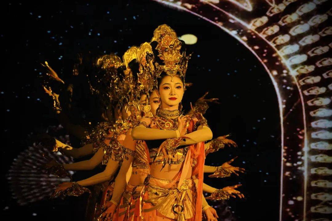 木偶戏,剪纸,张掖市裕固族服饰,酒泉市彩绘,刺绣,嘉峪关风雨雕等河西