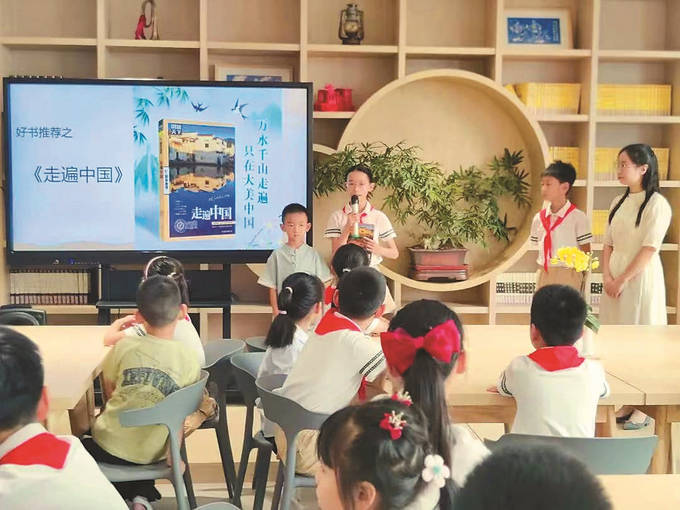 多名初中学生的迁入,让新启用的常州市新北区奔牛初级中学"热气腾腾"