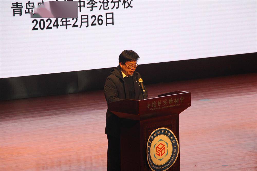 安校长发表了热情洋溢的讲话.