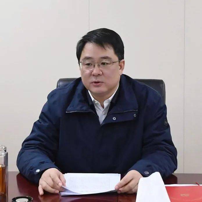 市委书记张德军指出,过去一年,市人大常委会与"一府一委两院"围绕中心