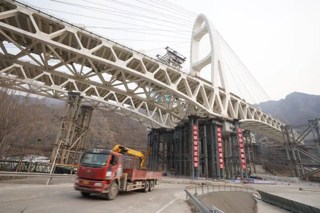 门头沟官媒报道:力争6月底通至灵山!