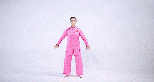 第五式 摇头摆尾去心火本式通过"摇头摆尾"的动作来达到平秘人体阴阳