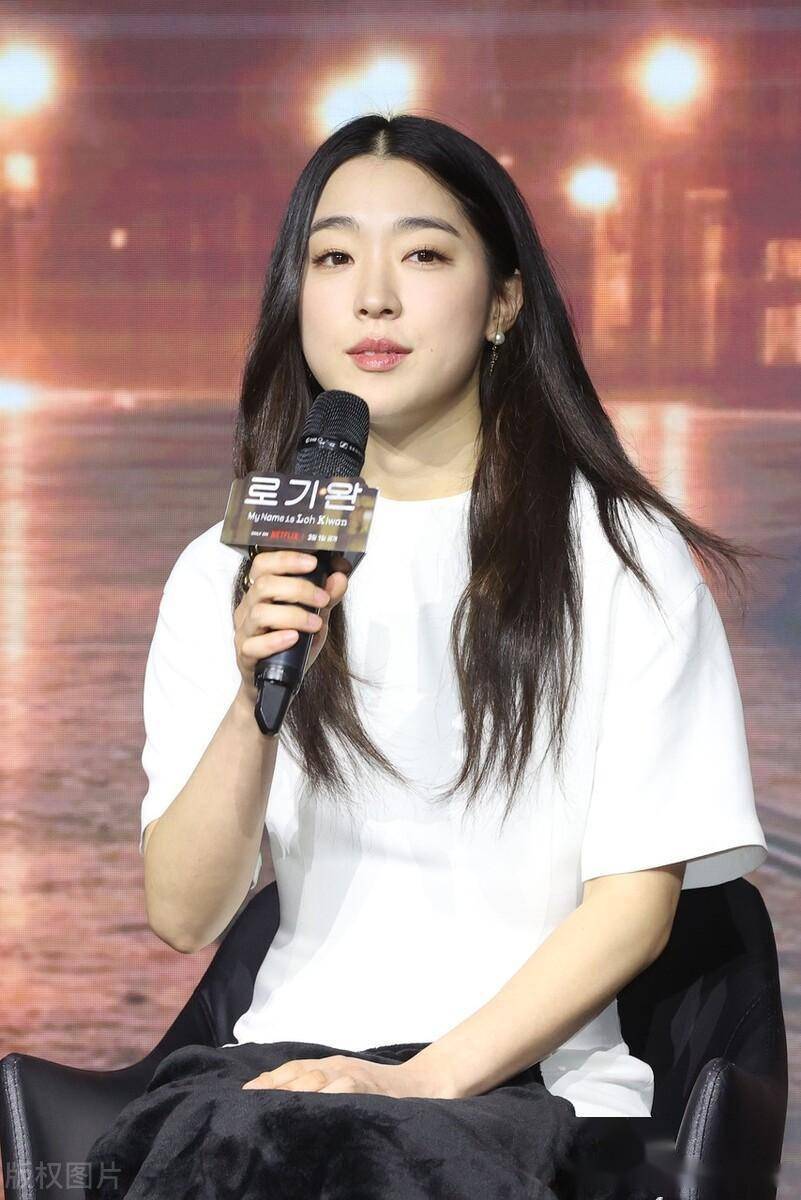 当地时间2024年2月27日,韩国首尔,崔成恩亮相电影《路基完》制作发布