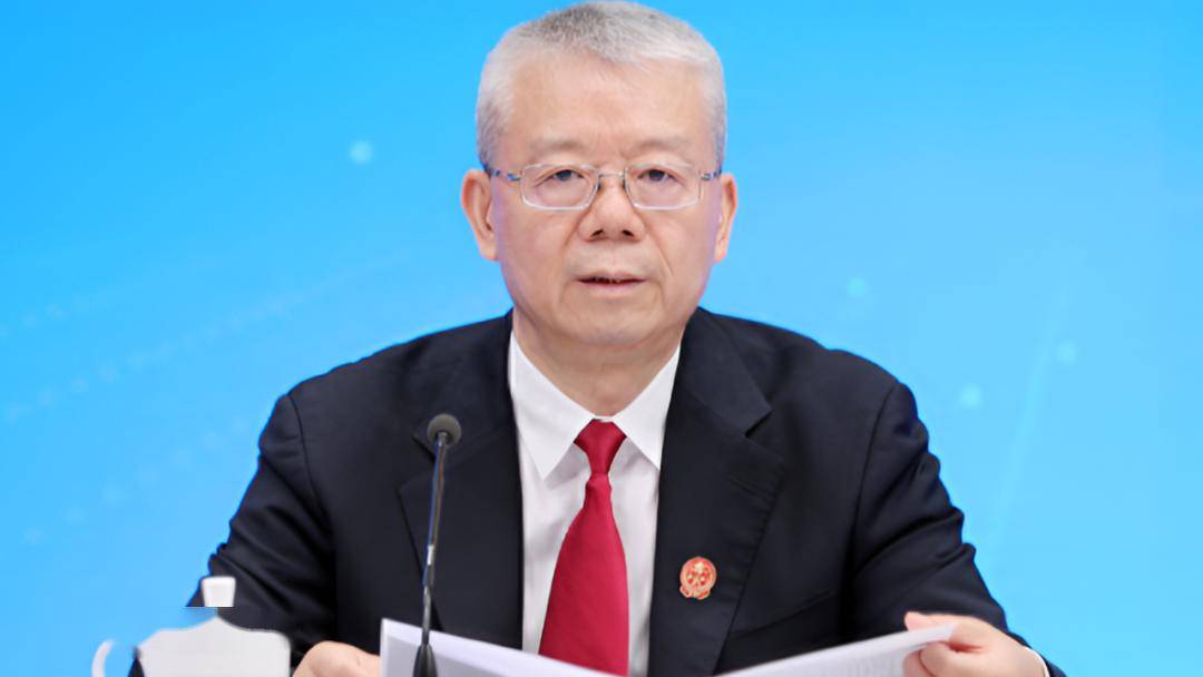 【法治热点早知道】网传一女校长微信群发90秒不雅