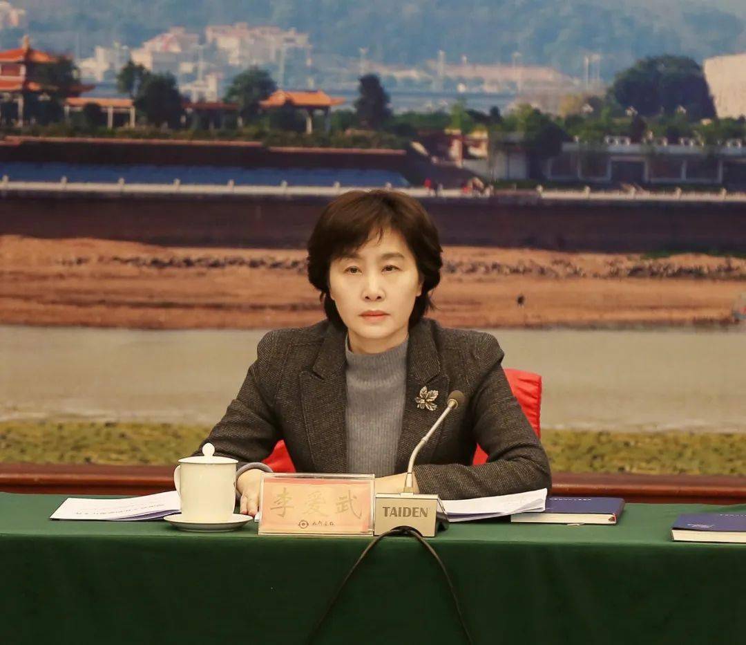 欧阳斌和周玉梅分别代表第三届湖南旅游发展大会组委会办公室,衡阳市
