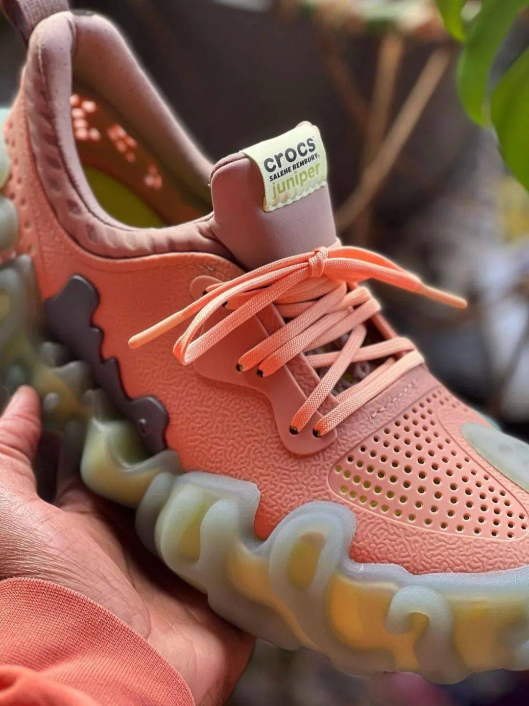 洞洞鞋全面发力,crocs 最值得留意的新联名_salehe_bembury_rocha