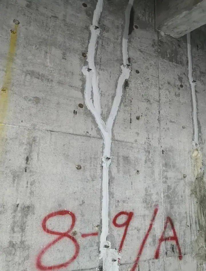 混凝土楼板开裂原因及处理方法_裂缝_mm_进行