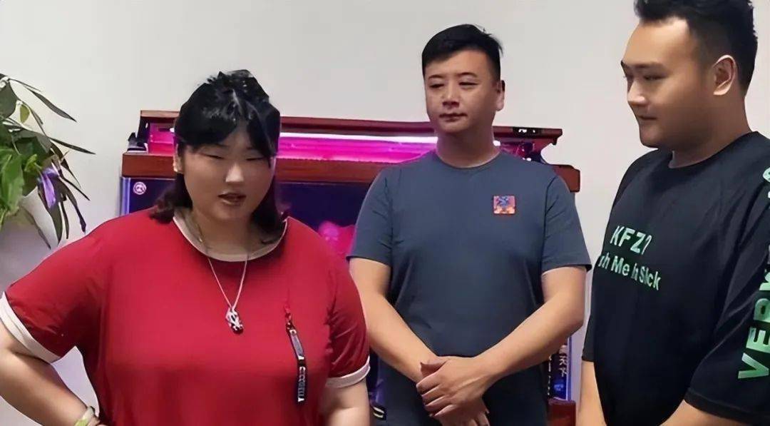 对于想早点把女儿嫁出去的大衣哥来说,根本不在乎女婿的家境,所以很快