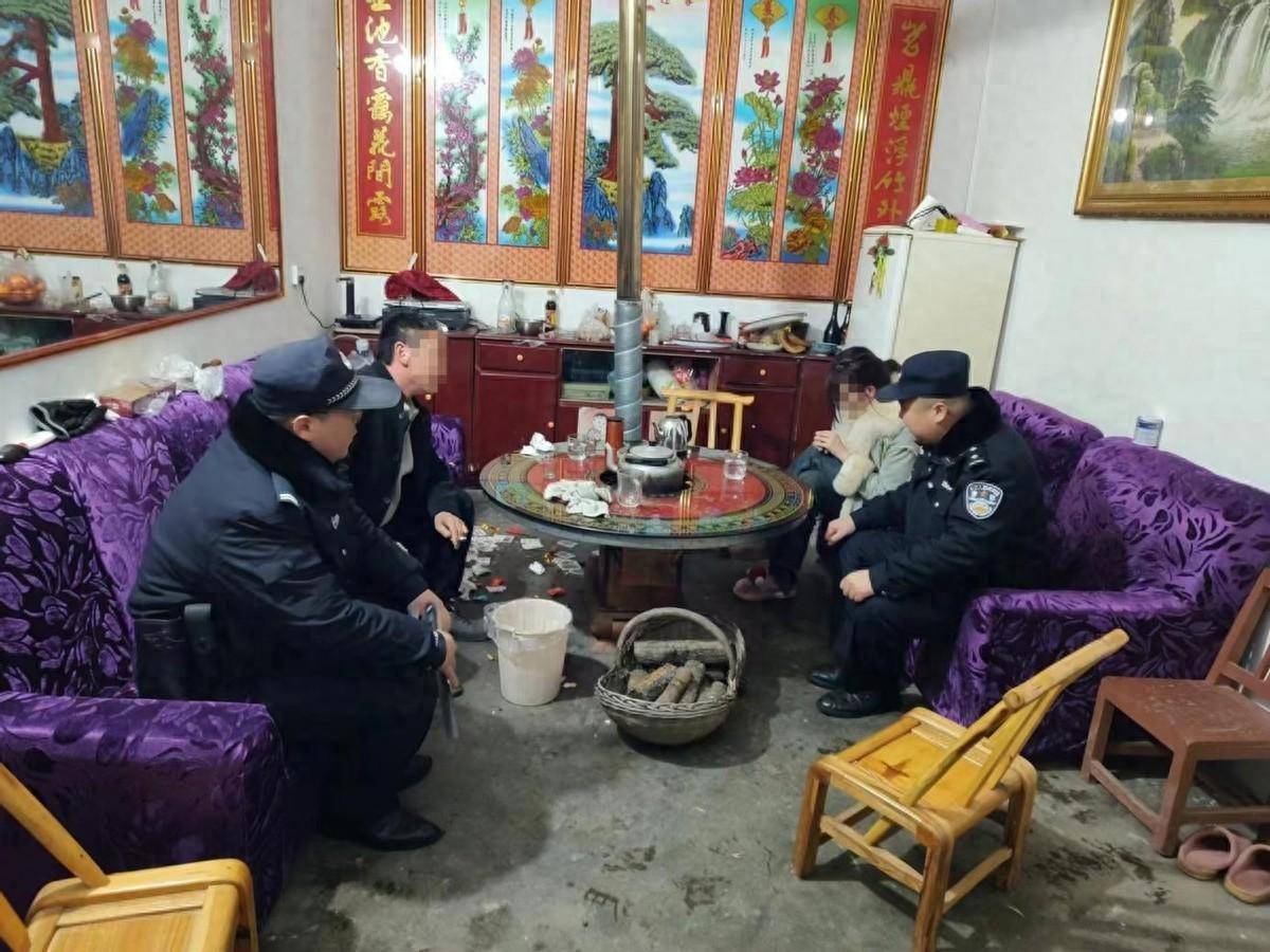 河南省南阳市桐柏县公安局:父女争执起矛盾 民警化解续亲情_瑞瑞_父亲