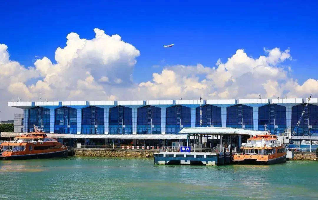 地铁:搭乘地铁11号线在"机场站"换乘m590专线前往机场码头,或搭乘地铁