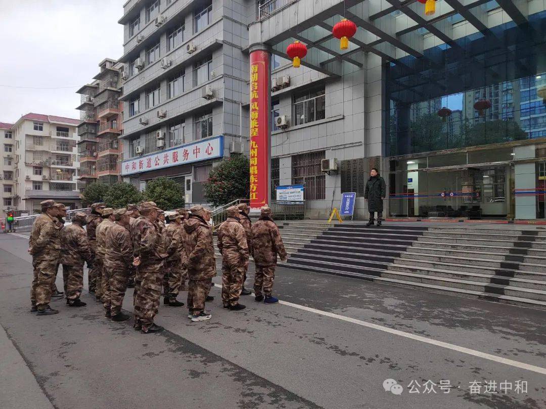 742月24日,元宵节当日,街道武装部长冉飞带综合行政执法大队在禁燃