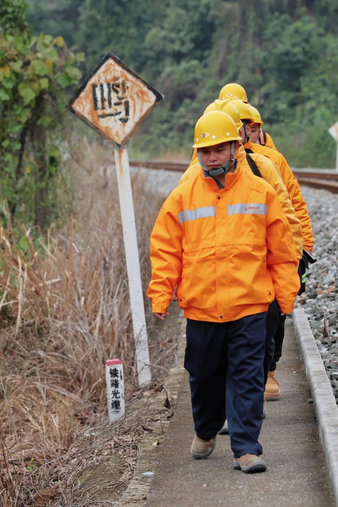 南宁通信段 张蕊关键词:走区间通信工朋友经常问我为什么平时吃那么