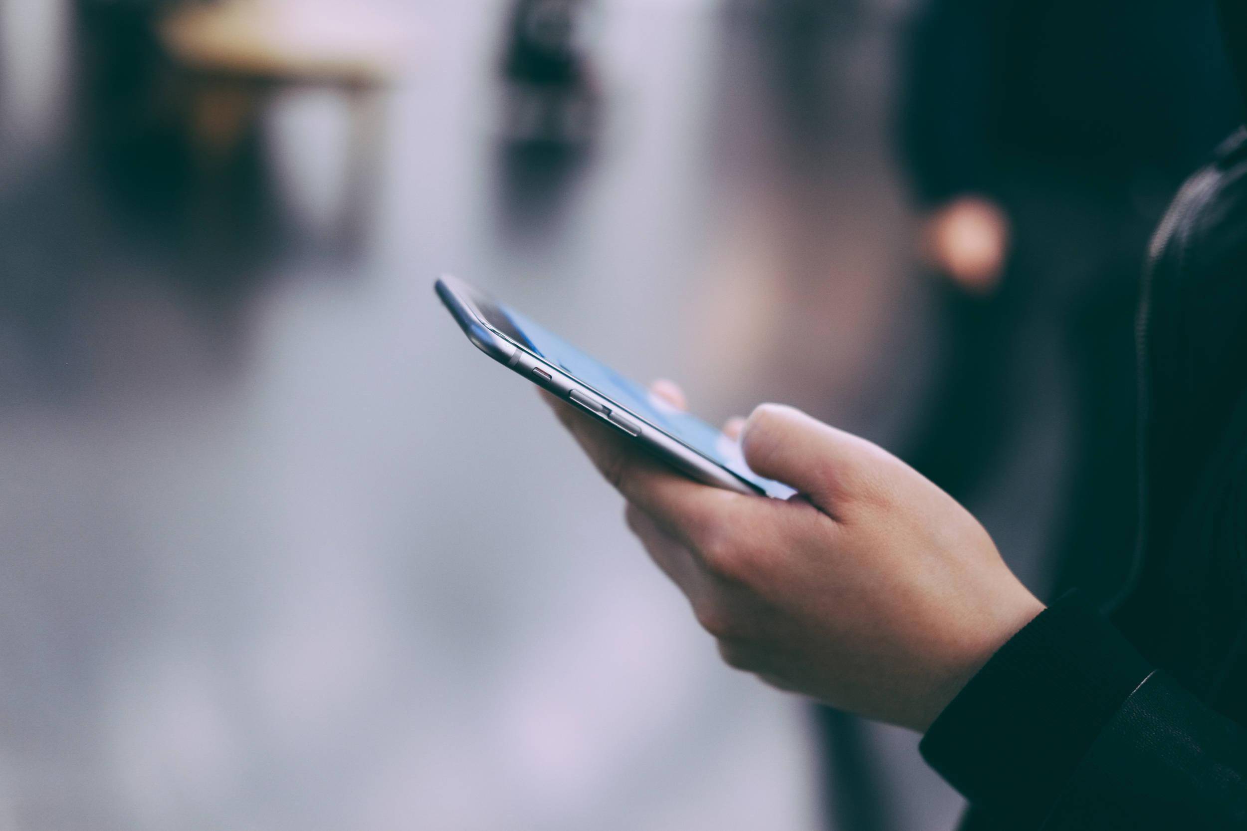 手机巨头们都开始放弃曲面屏了_屏幕_苹果_产品