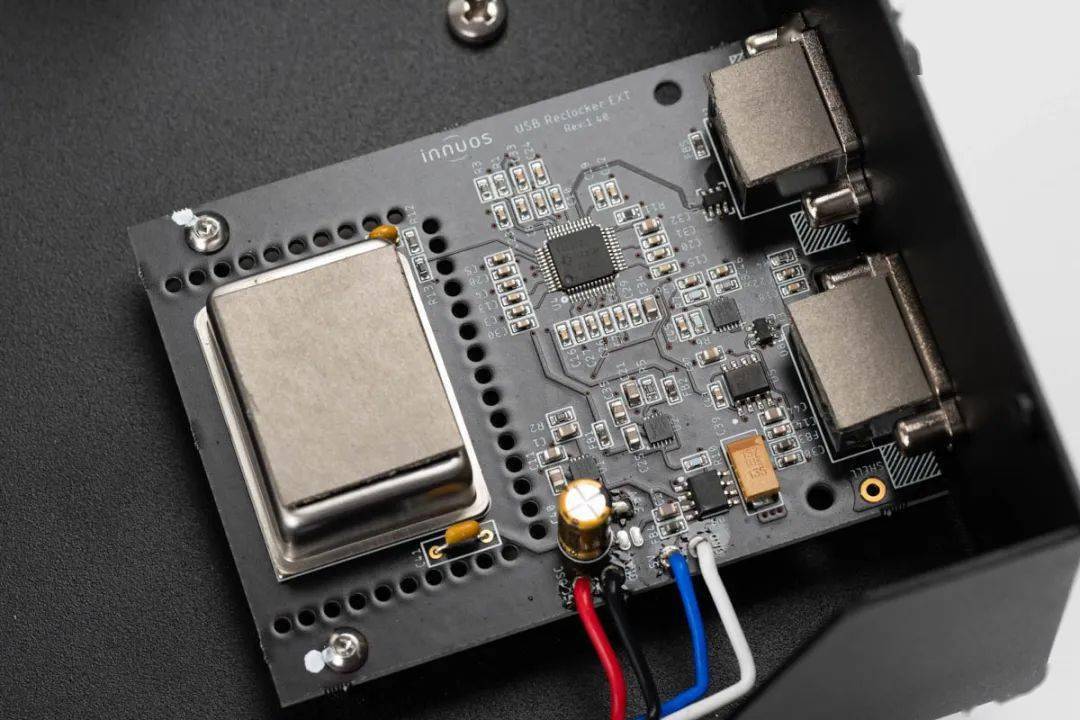 了 24mhz 频率的 3ppb ocxo 时脉产生器,且尽可能靠近前述的 usb 芯片