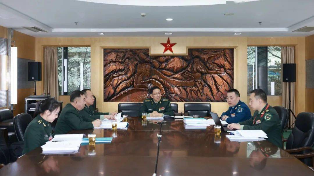 市领导周如斯,刘志烈,范卫东,钟洪,李建文,李瑜参加审议.