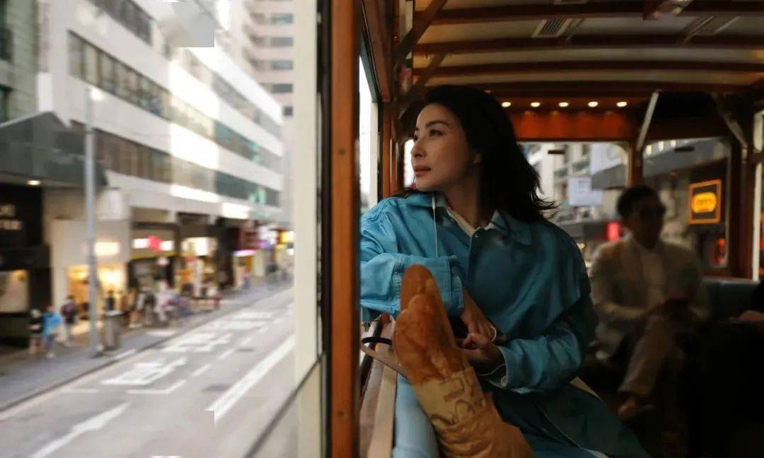 章泽天伦敦生活照走红背后:二胎一年,财富惊人_因为_情商_智商