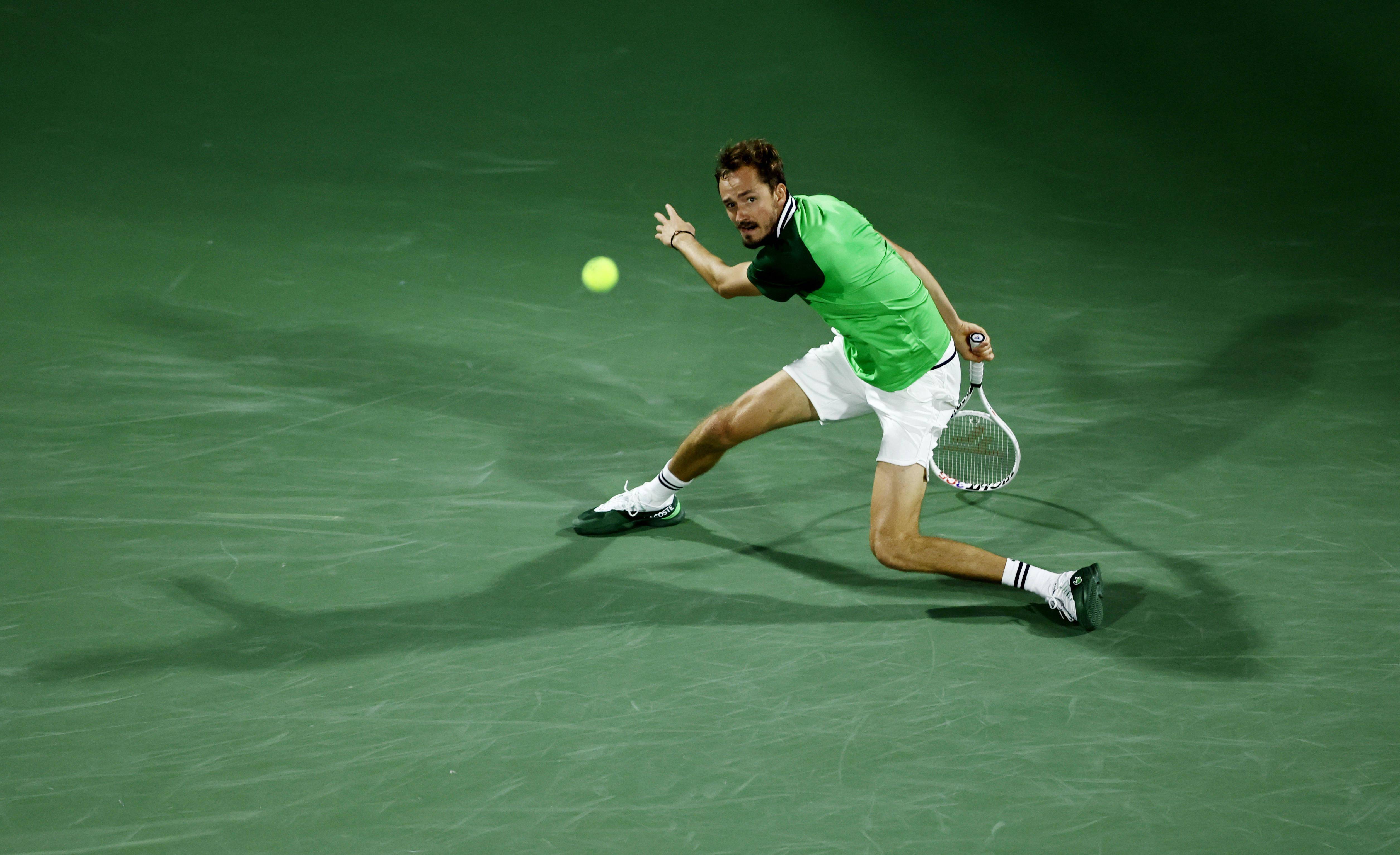 网球——迪拜锦标赛:梅德韦杰夫晋级四强_福基纳_新华社_比赛