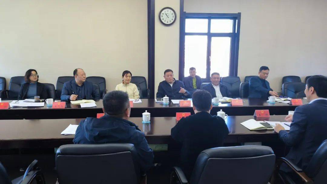 会上,农业农村委副主任委员杨冬梅通报了2024年工作要点,与会委员结合