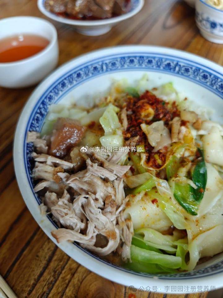 扯面等等上据说是要花很多功夫的,很多讲究的～)(红油米线)(葫芦头