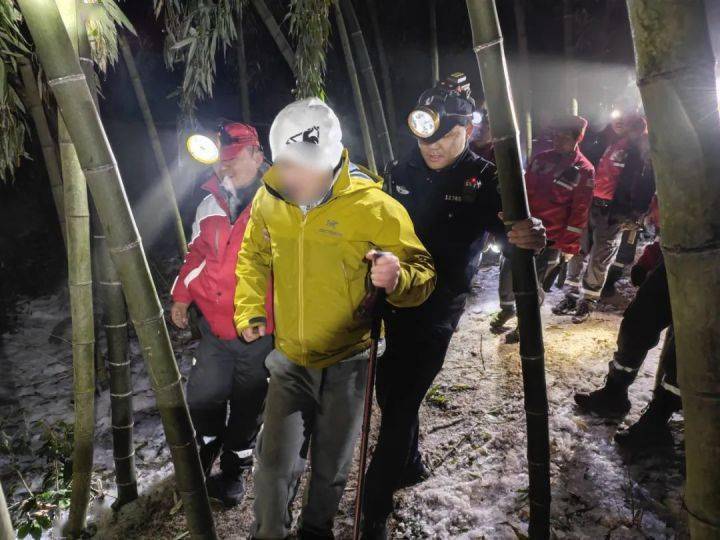 又又又有驴友被困!-5℃,这里上演一场紧急营救_李先生_救援_临安