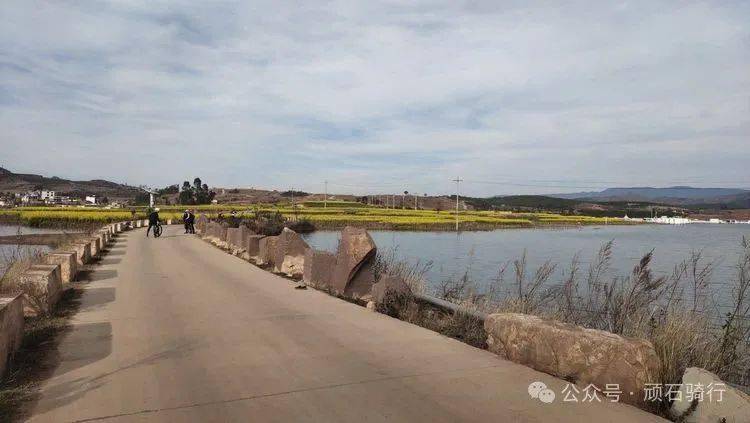 吃峡煽诘姆共,美美地泡一泡,让疲惫的身体得到放