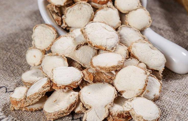 这3种香料缺一不可,羊肉鲜嫩,香飘百里_白蔻_山奈_香气