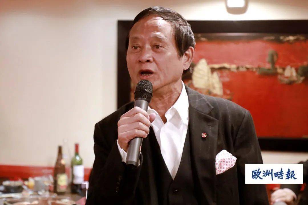 杨长林感谢法华各界多年来对法国川渝同乡会的支持,感谢大家对天赐